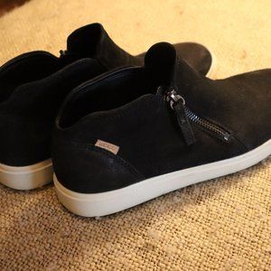 ECCO BLACK LEATHER MID ANKLE SNEAKER